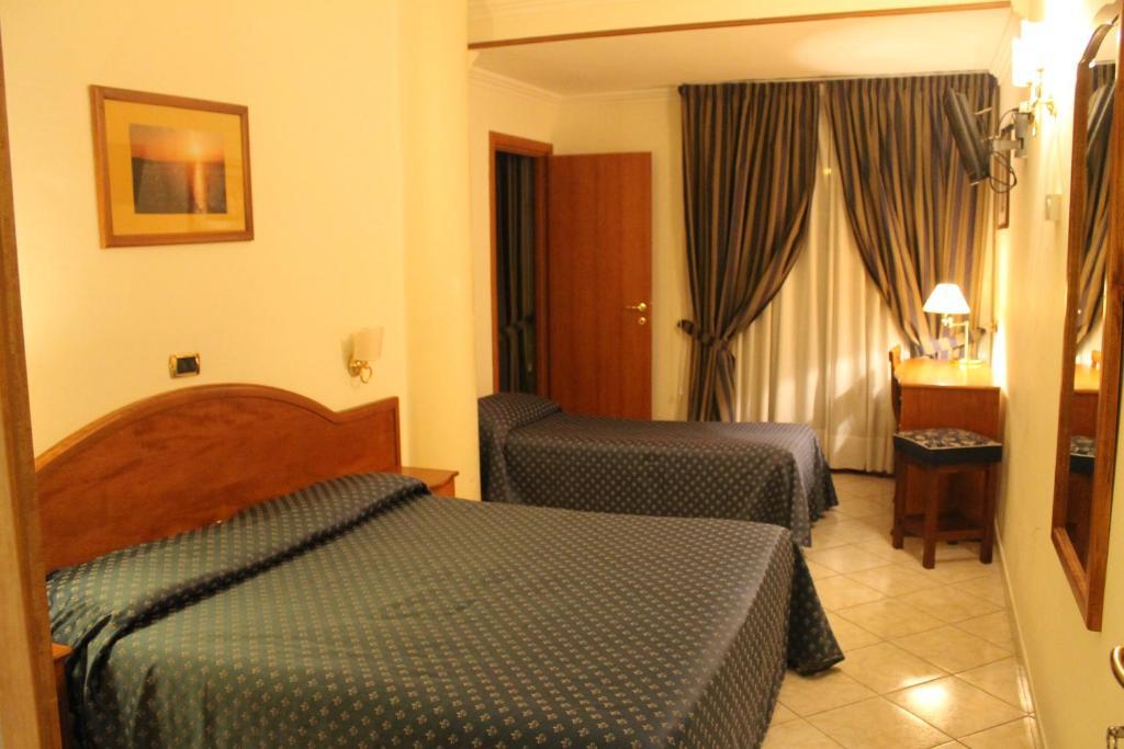 Hr Hotel & Spa Piano di Sorrento Bilik gambar